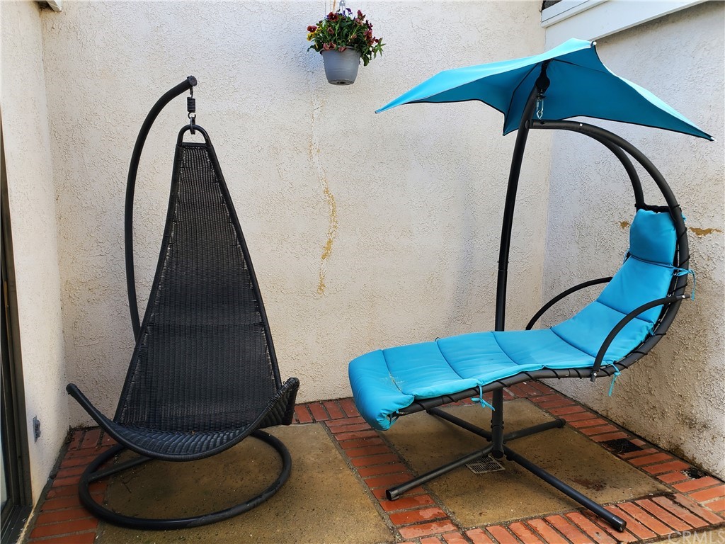 5001 Paseo Dali Irvine, CA 92603 - Photo 6 of 20 a view of a living room