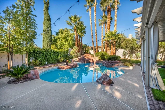 $799,900 | 3225 Shoreline Drive, Las Vegas, NV 89117