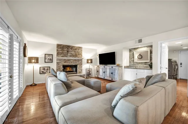 $799,900 | 3225 Shoreline Drive, Las Vegas, NV 89117