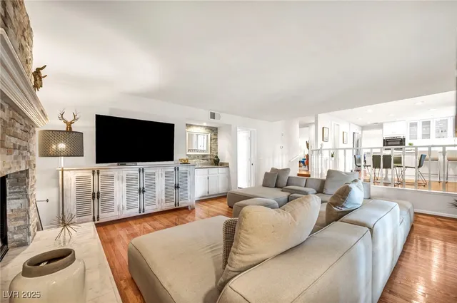 $799,900 | 3225 Shoreline Drive, Las Vegas, NV 89117