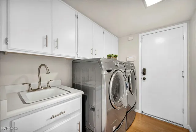 $799,900 | 3225 Shoreline Drive, Las Vegas, NV 89117