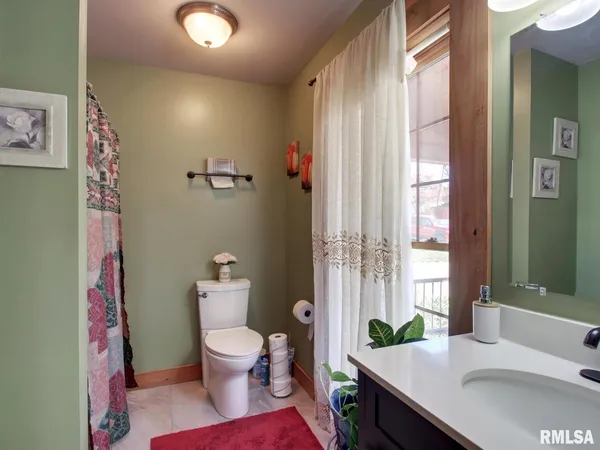 $339,000 | 911 Ridgewood Drive, Quincy, IL 62301