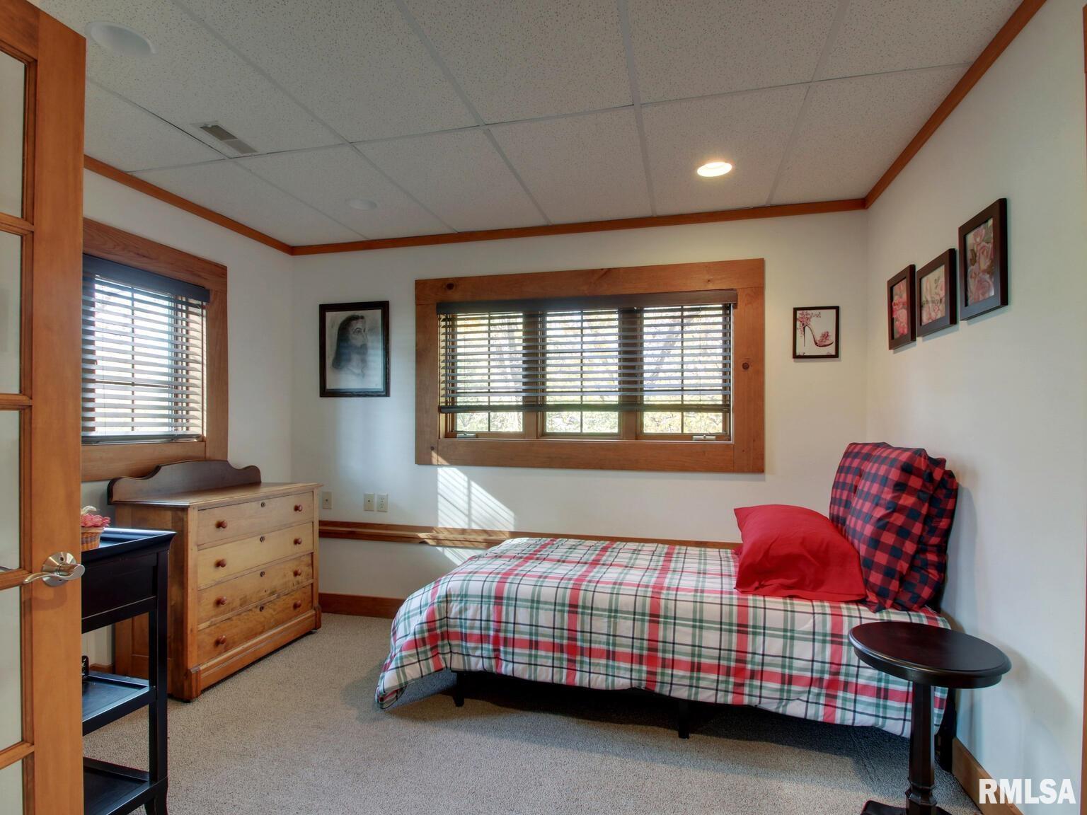 911 Ridgewood Drive Quincy, IL 62301 - Photo 18 of 25