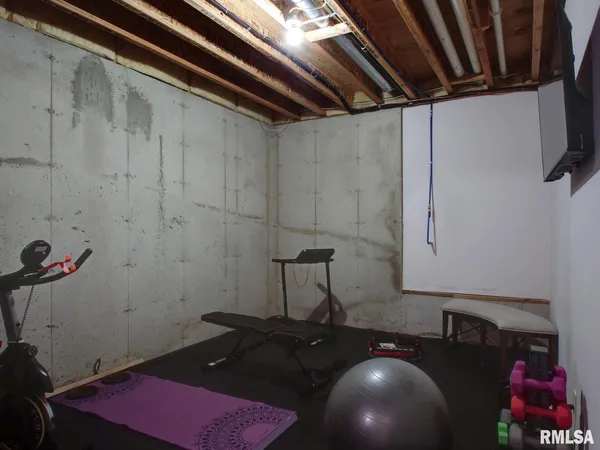 $339,000 | 911 Ridgewood Drive, Quincy, IL 62301