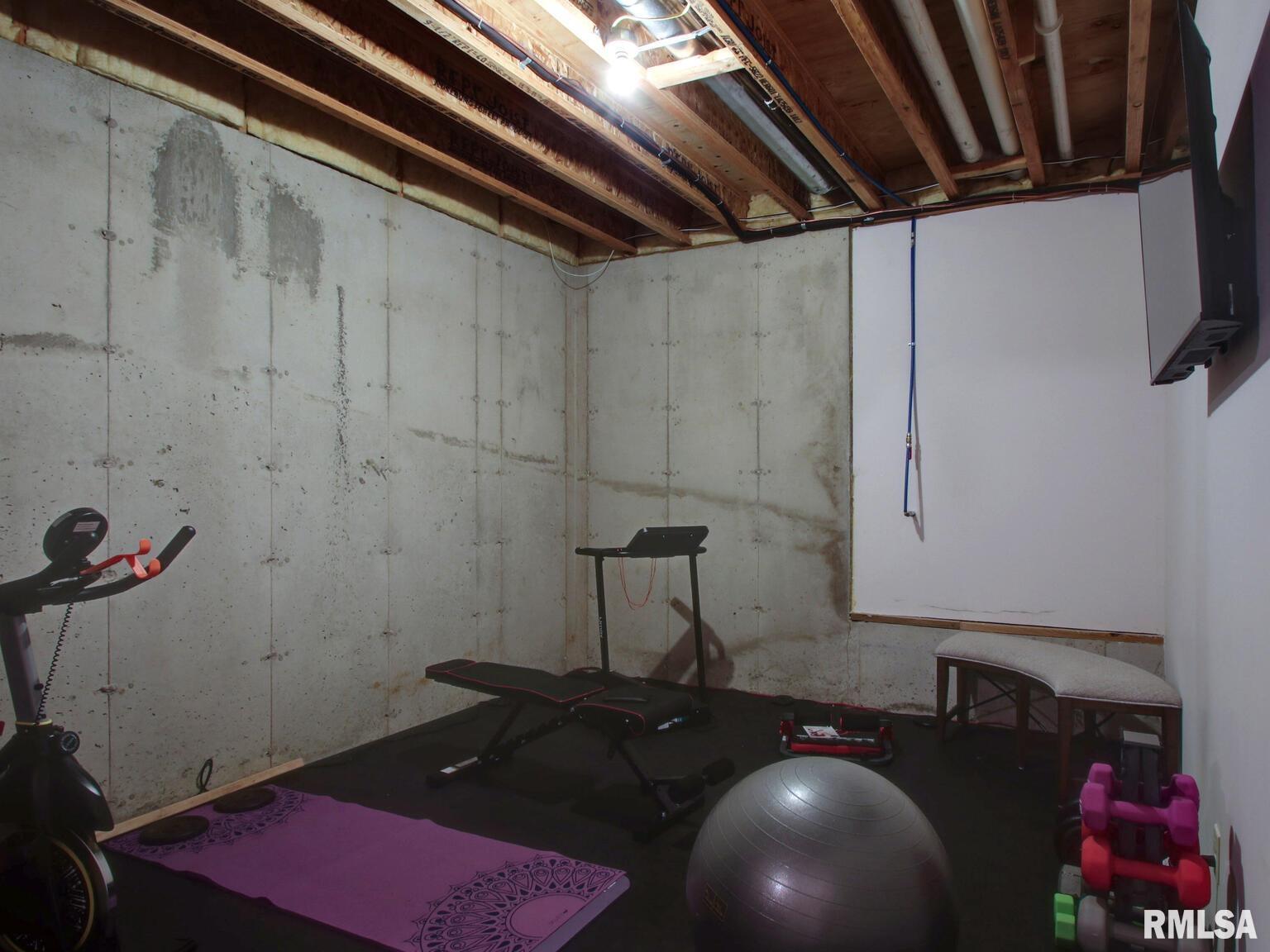 911 Ridgewood Drive Quincy, IL 62301 - Photo 23 of 25