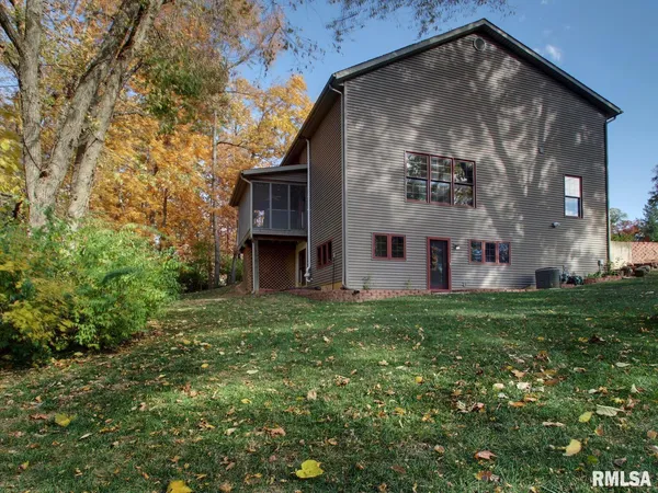 $339,000 | 911 Ridgewood Drive, Quincy, IL 62301