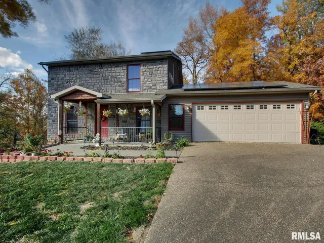 $349,900 | 911 Ridgewood Drive, Quincy, IL 62301