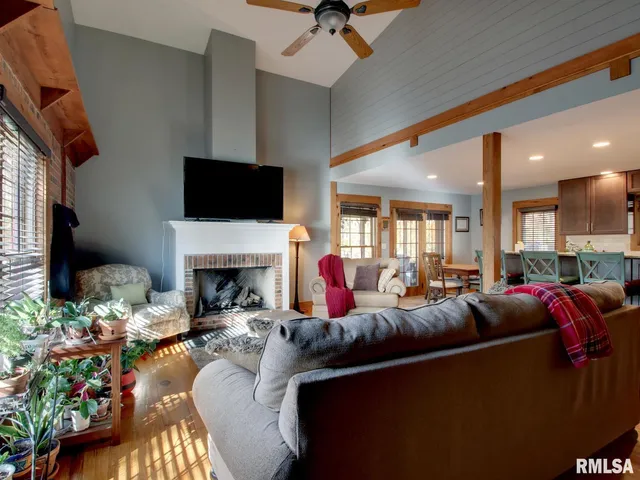 $349,900 | 911 Ridgewood Drive, Quincy, IL 62301