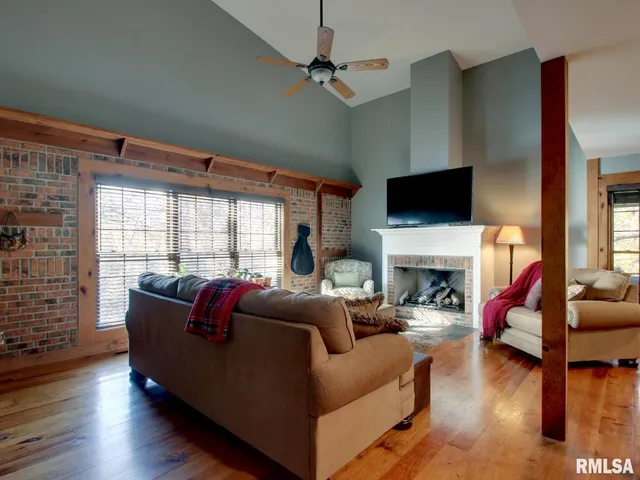 $349,900 | 911 Ridgewood Drive, Quincy, IL 62301