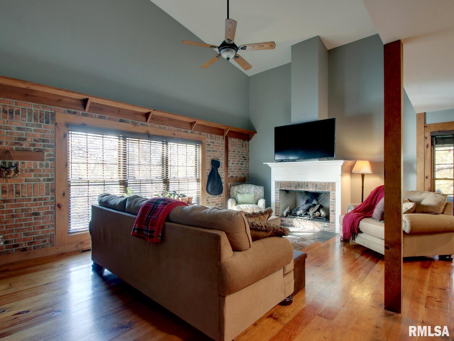 911 Ridgewood Drive Quincy, IL 62301 - Photo 4 of 25