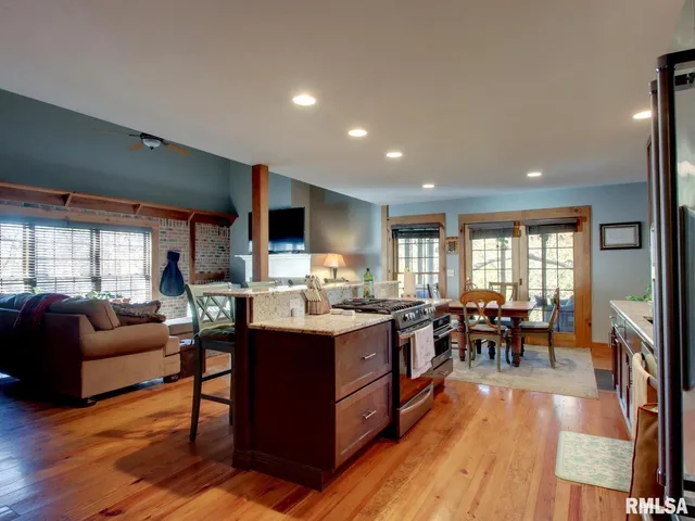 $349,900 | 911 Ridgewood Drive, Quincy, IL 62301