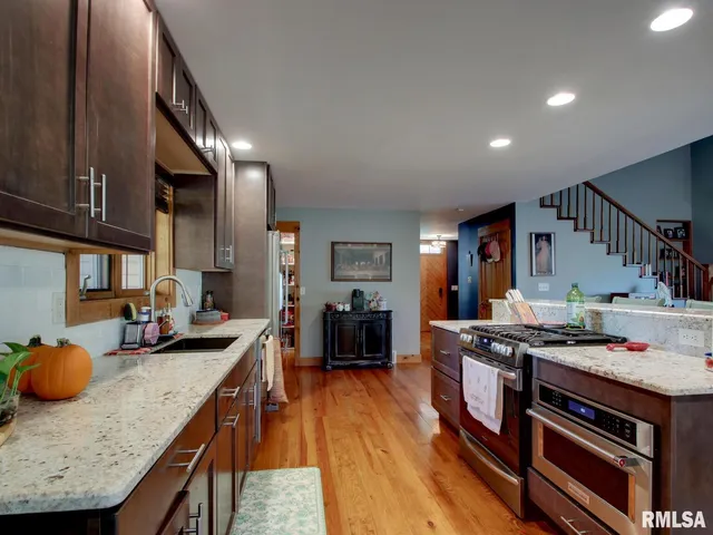 $349,900 | 911 Ridgewood Drive, Quincy, IL 62301