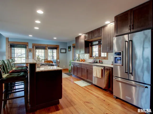 $349,900 | 911 Ridgewood Drive, Quincy, IL 62301