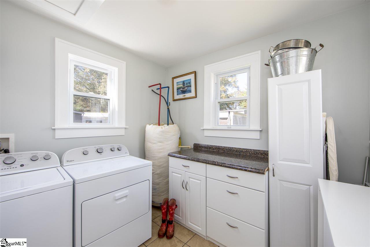 34 Ackley Road Greenville, SC 29607 - Photo 13 of 27 Large Walk-in Room