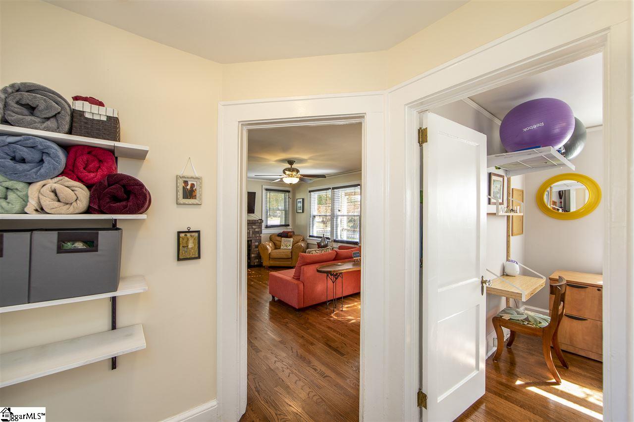 34 Ackley Road Greenville, SC 29607 - Photo 15 of 27 Hallway