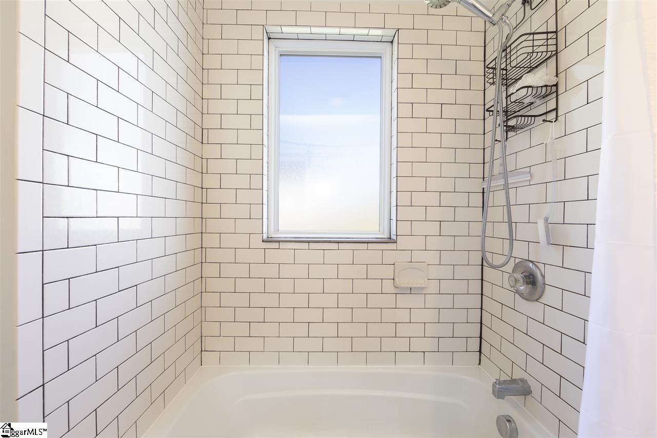 34 Ackley Road Greenville, SC 29607 - Photo 17 of 27 Tub/Shower Combo