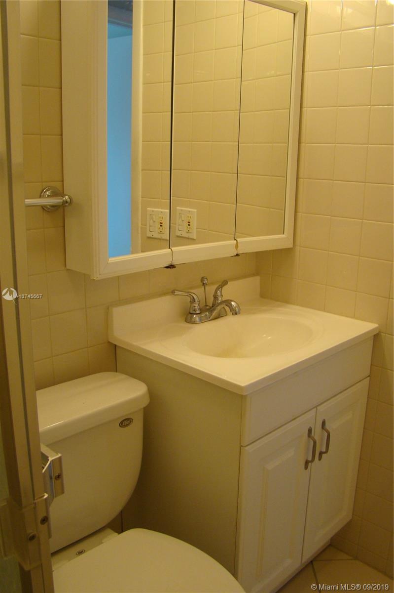 138 Fox Road, Unit 446 Hollywood, FL 33024 - Photo 14 of 21 Gallery Image 14