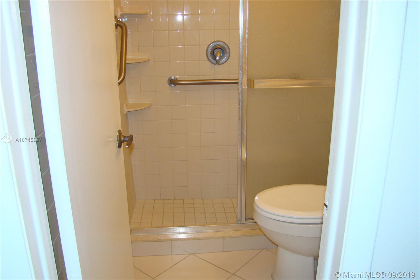 138 Fox Road, Unit 446 Hollywood, FL 33024 - Photo 15 of 21 Gallery Image 15
