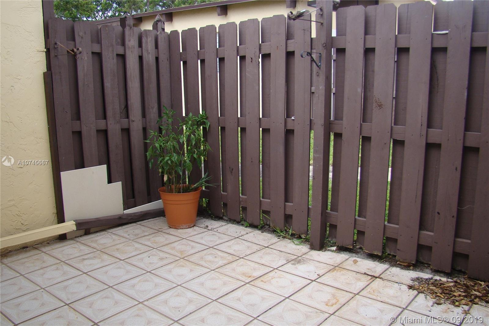 138 Fox Road, Unit 446 Hollywood, FL 33024 - Photo 4 of 21 Gallery Image 4