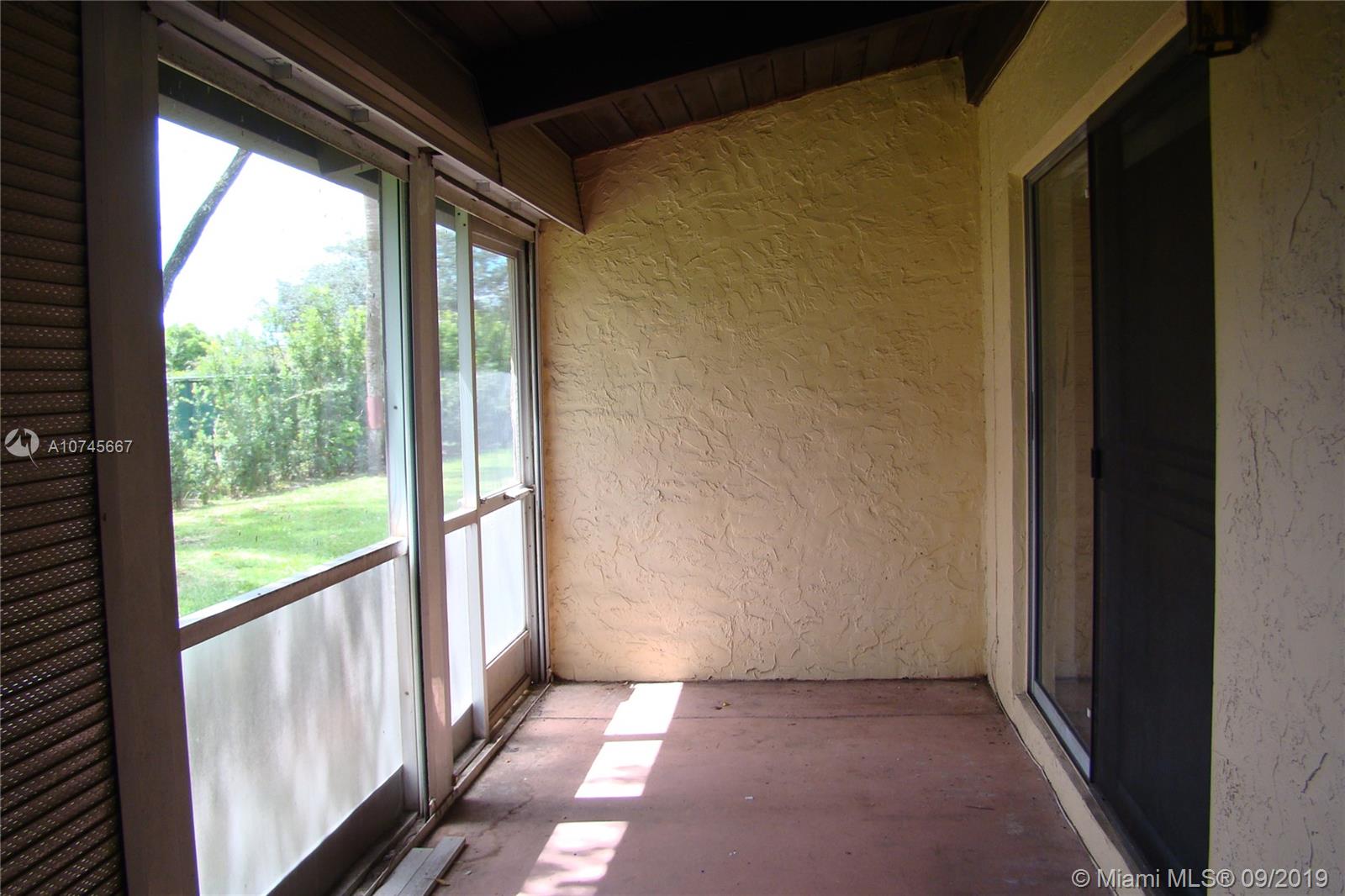 138 Fox Road, Unit 446 Hollywood, FL 33024 - Photo 5 of 21 Gallery Image 5