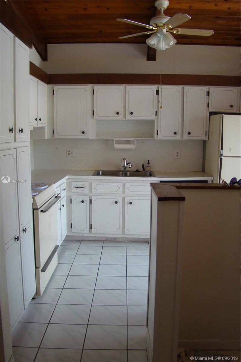 138 Fox Road, Unit 446 Hollywood, FL 33024 - Photo 8 of 21 Gallery Image 8