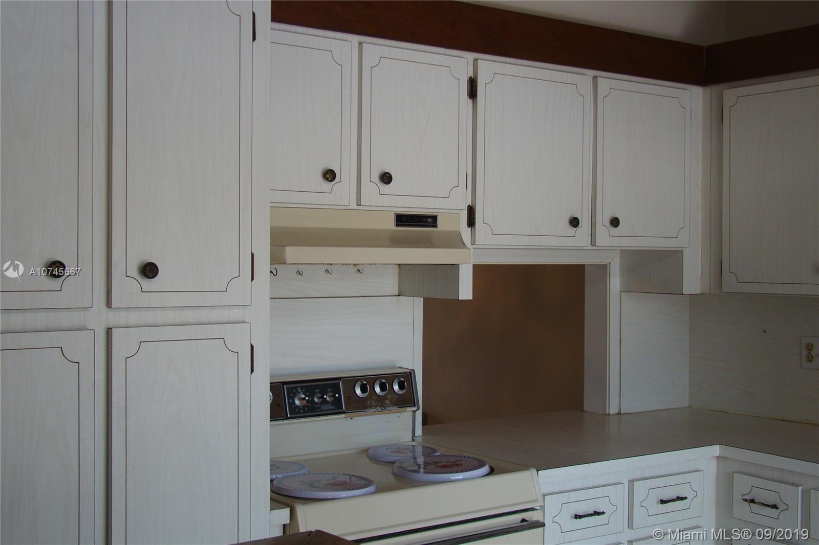 138 Fox Road, Unit 446 Hollywood, FL 33024 - Photo 10 of 21 Gallery Image 10