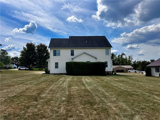 a view of a house with backyard and entertaining space