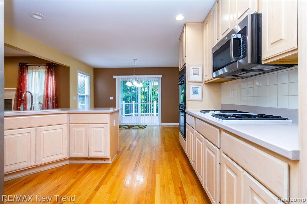 43159 Sandstone Drive Novi, MI 48377 - Photo 14 of 44