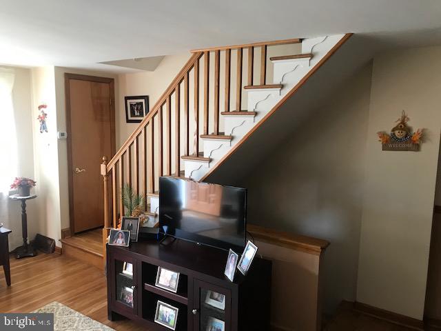 5333 Delmar Road Clifton Heights, PA 19018 - Photo 3 of 31 Living room