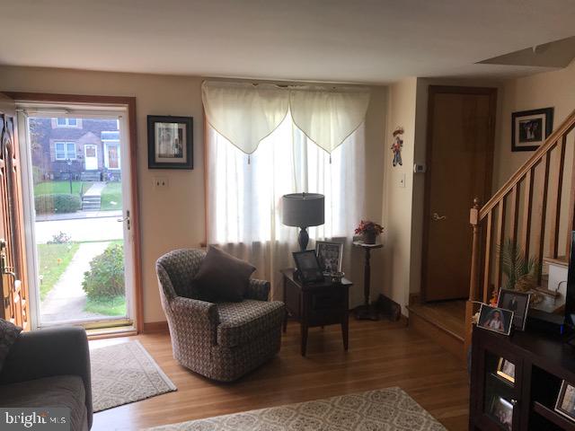 5333 Delmar Road Clifton Heights, PA 19018 - Photo 5 of 31 Living room