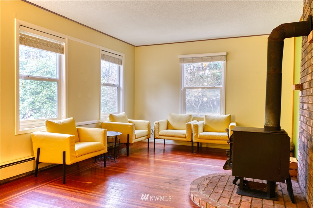 340 Boundary Bay Road Point Roberts, WA 98281 - Photo 12 of 17 a living room with furniture and a window