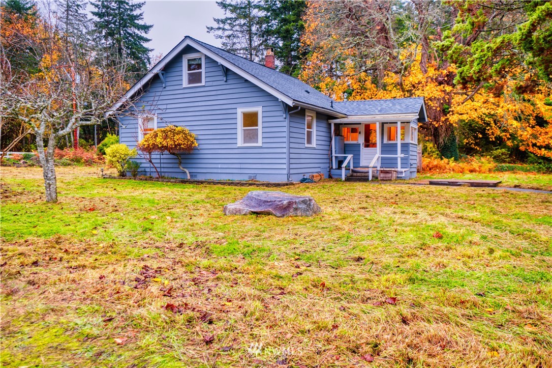 340 Boundary Bay Road Point Roberts, WA 98281 - Photo 4 of 17 a front view of house with yard and trees