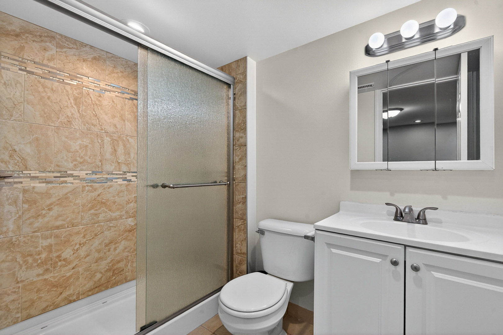 14 Devonshire Circle Elgin, IL 60123 - Photo 16 of 21 a bathroom with a sink a mirror and a toilet