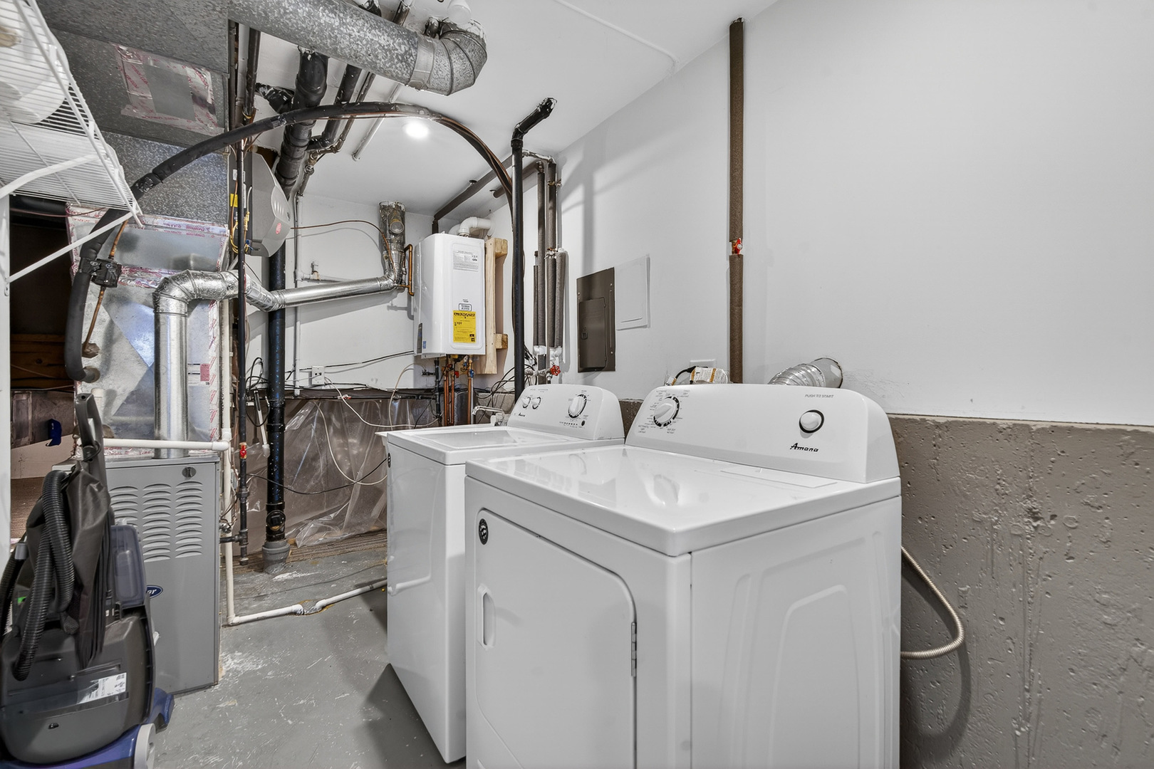 14 Devonshire Circle Elgin, IL 60123 - Photo 17 of 21 a utility room with dryer and washer