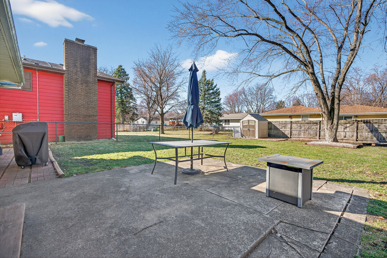 14 Devonshire Circle Elgin, IL 60123 - Photo 18 of 21 a park bench sitting in the middle of a yard
