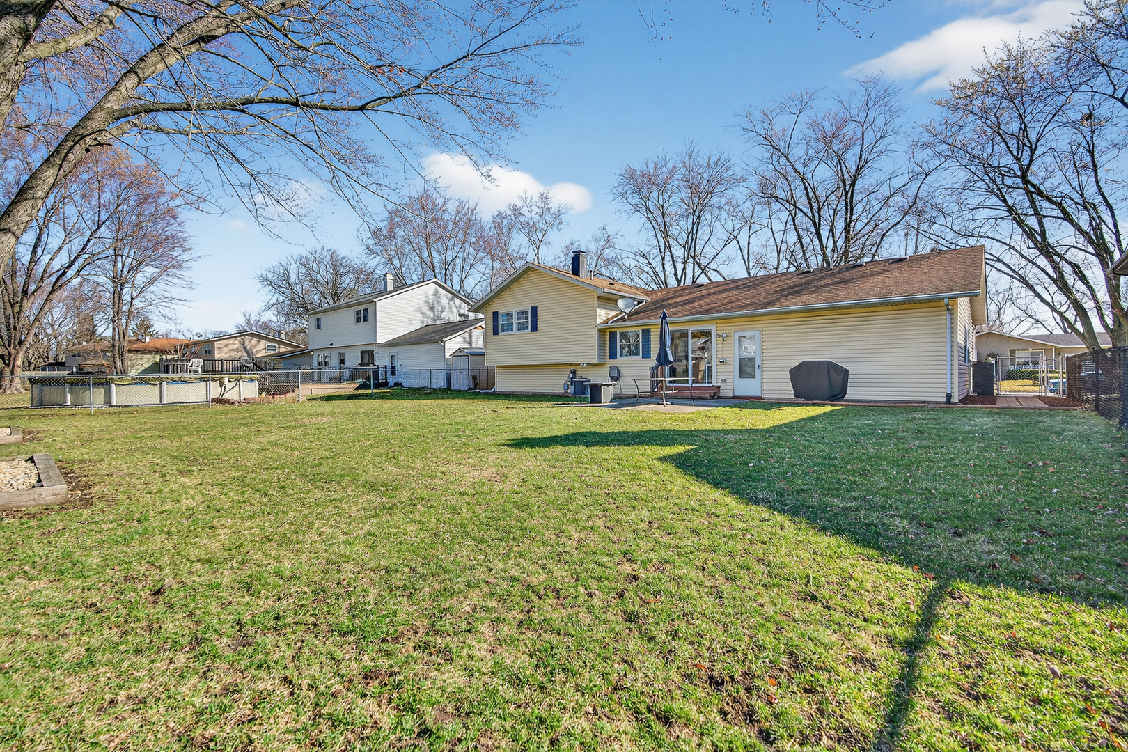 14 Devonshire Circle Elgin, IL 60123 - Photo 19 of 21 a front view of house with yard and green space