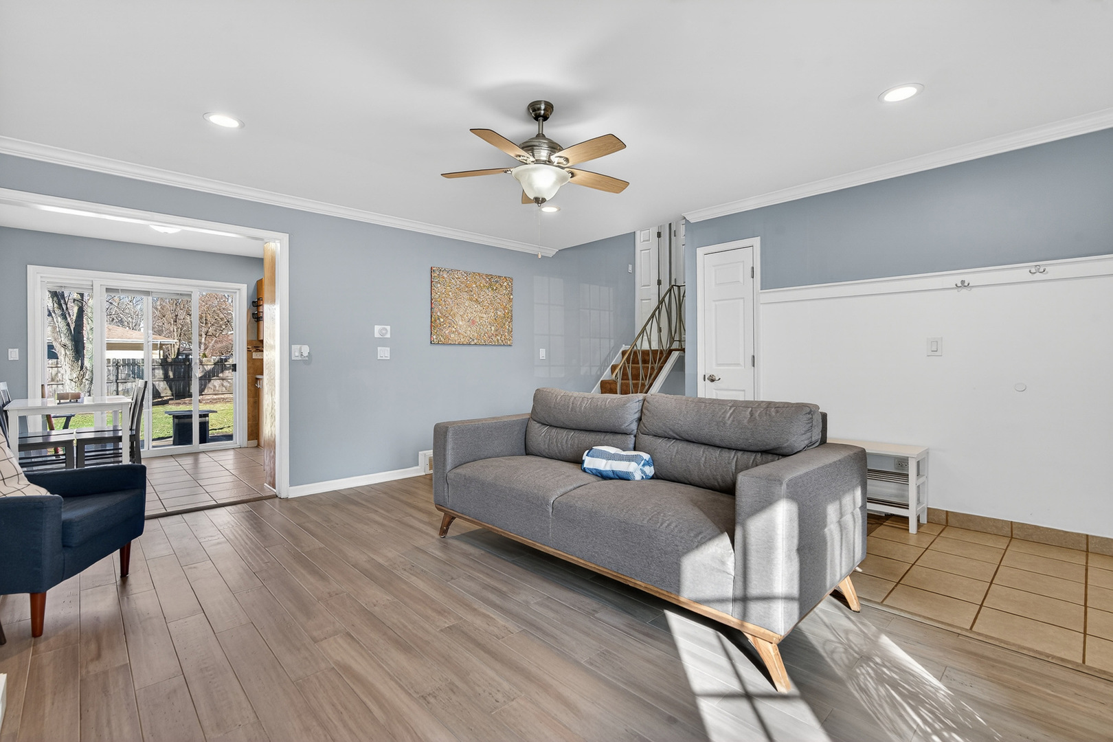 14 Devonshire Circle Elgin, IL 60123 - Photo 3 of 21 a living room with furniture and wooden floor