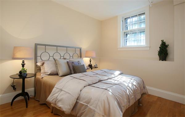 112 Pinckney Street, Unit 4 Boston, MA 02114 - Photo 2 of 6 a bedroom with a bed and a window