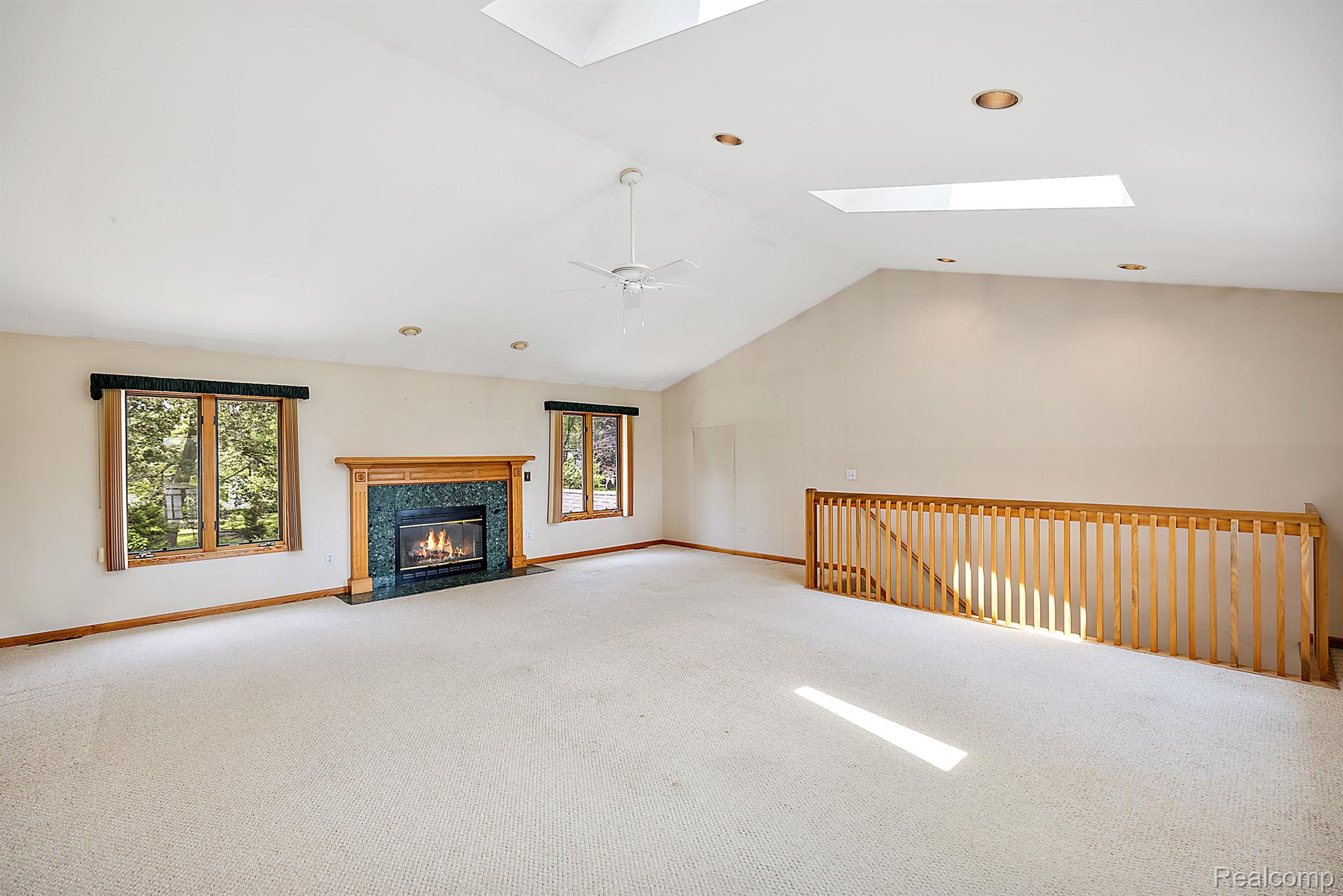 176 Crescent Road Waterford, MI 48327 - Photo 25 of 61 Cathedral ceiling great room