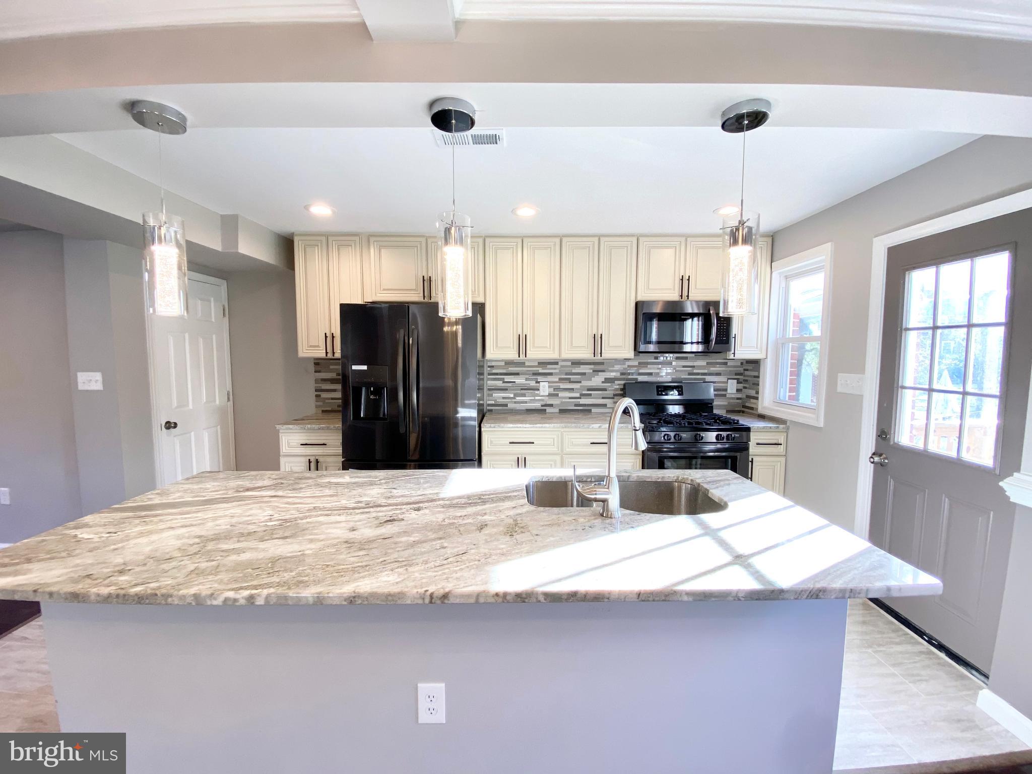 5742 Edgepark Road Baltimore, MD 21239 - Photo 6 of 22