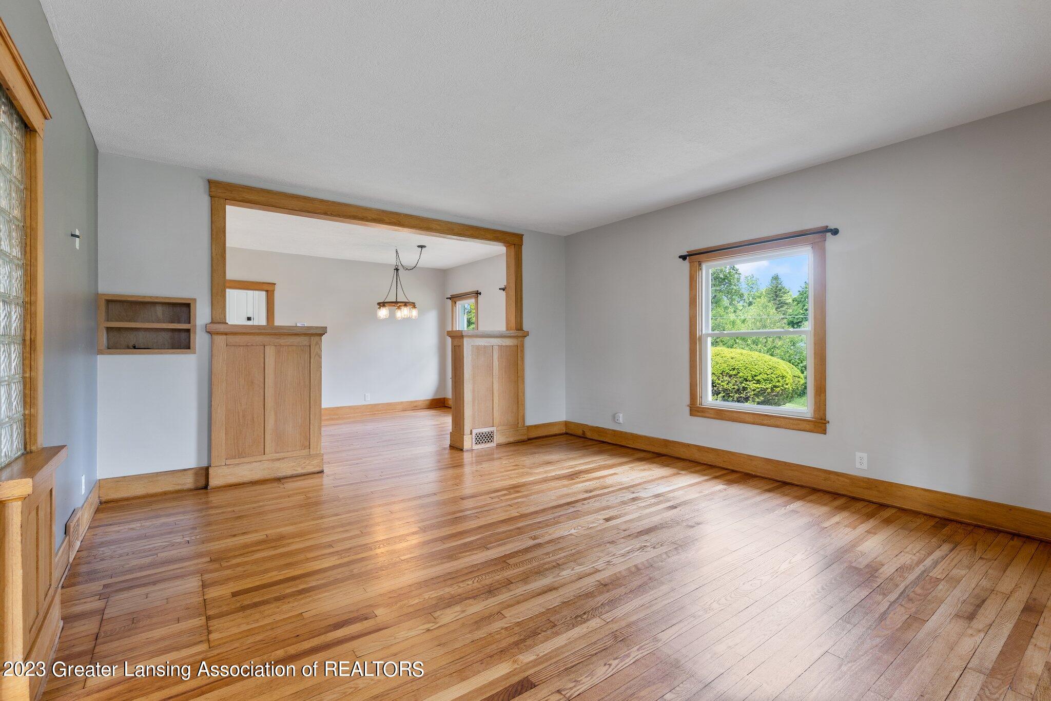 20-web-or-mls-1240-w-stoll-rd