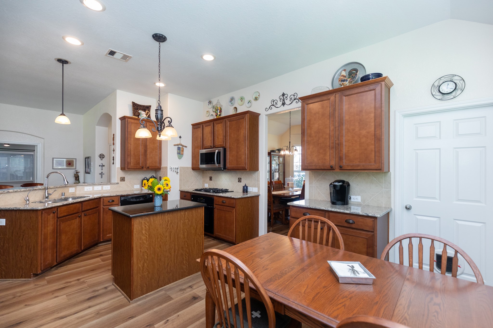 6111 Wickshire Drive Rosenberg, TX 77471 - Photo 14 of 30 Kitchen