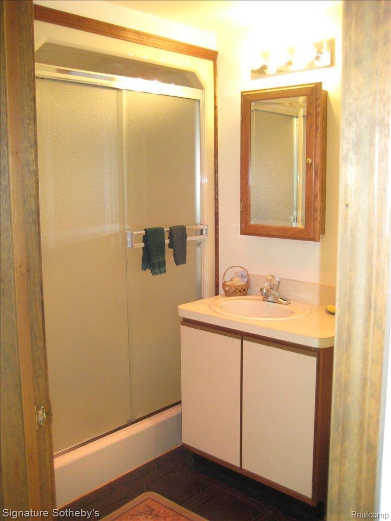 811 Harvard Road Berkley, MI 48072 - Photo 14 of 25 Master bath
