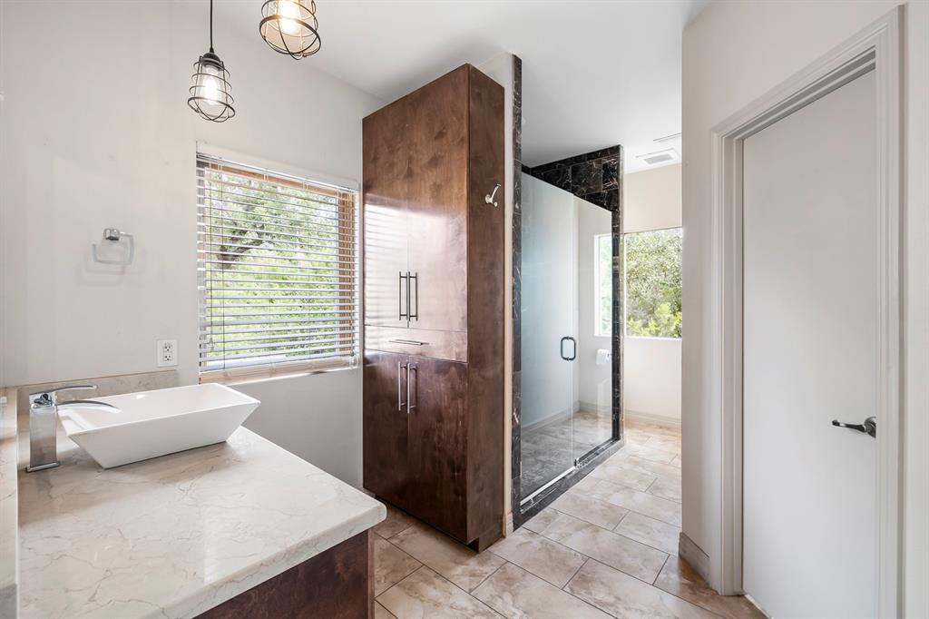 3160 Thurman Road, Unit A Lago Vista, TX 78645 - Photo 25 of 30 a spacious bathroom with a bathtub and shower