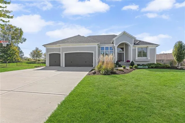 $775,000 | 7822 Houston Street, Lenexa, KS 66227