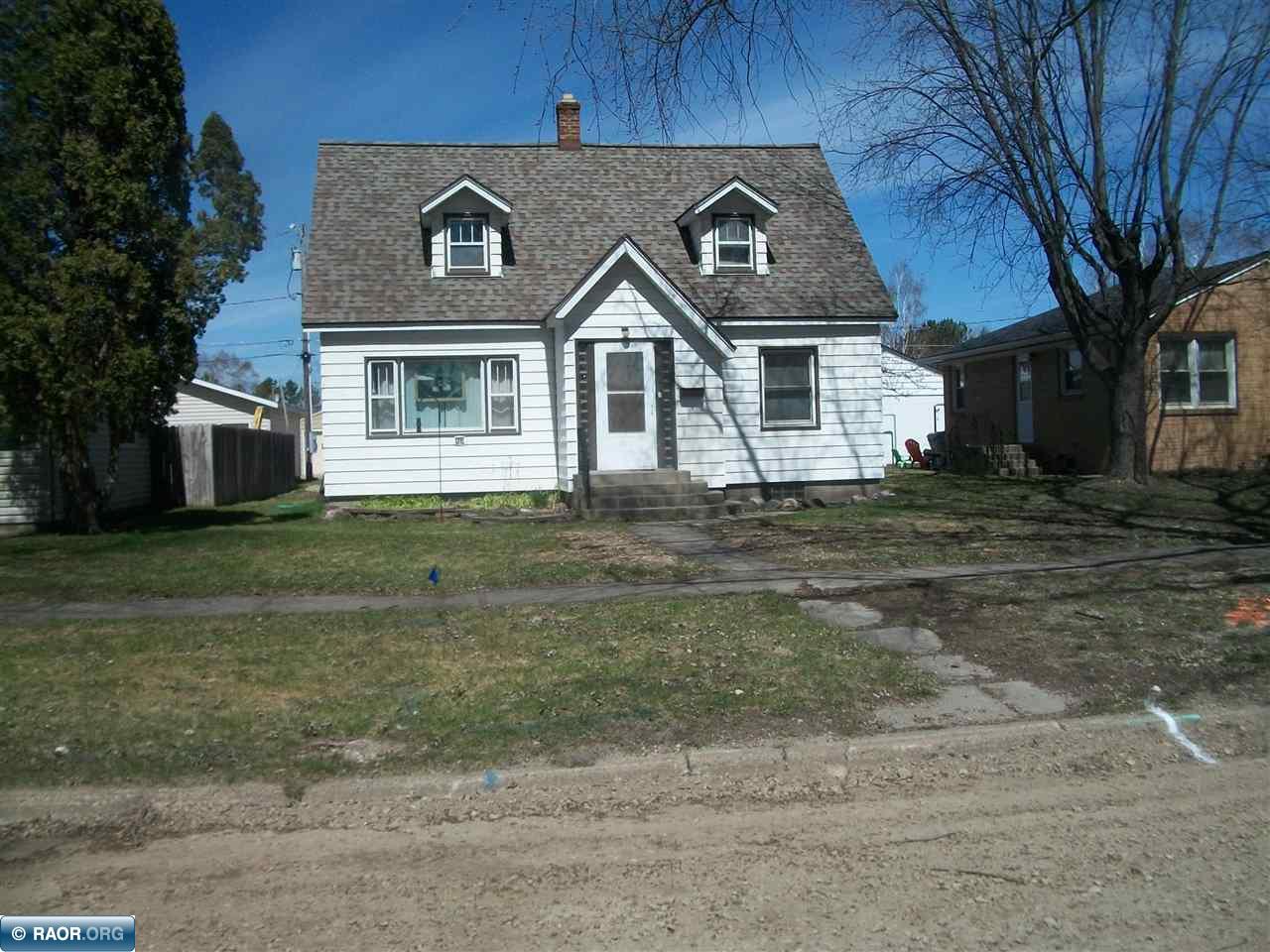 212 7th Street Northwest Chisholm, MN 55719 - Photo 2 of 13