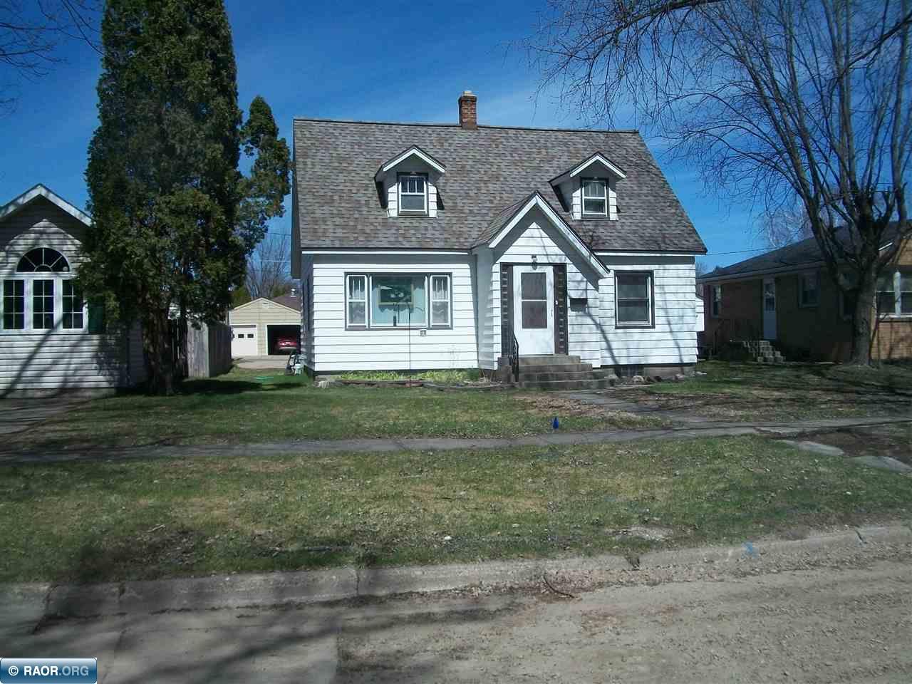212 7th Street Northwest Chisholm, MN 55719 - Photo 3 of 13