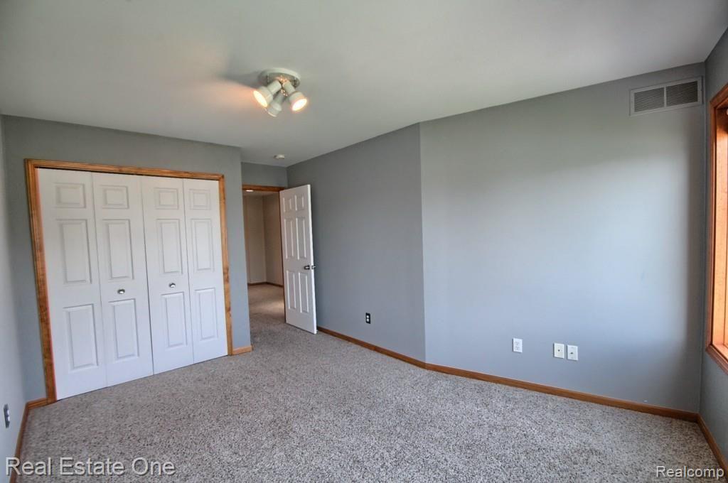 32451 South River Road Harrison Township, MI 48045 - Photo 13 of 37 13.jpg