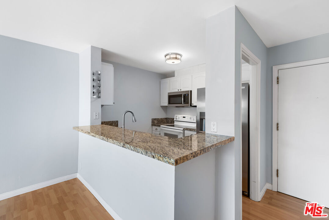 8740 Tuscany Avenue, Unit 305 Playa del Rey, CA 90293 - Photo 6 of 19