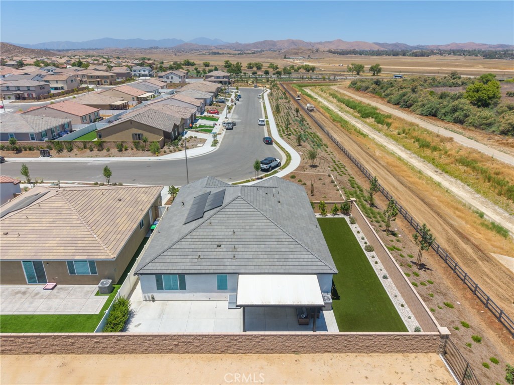 2431 Diamond Edge Road Perris, CA 92570 - Photo 6 of 30